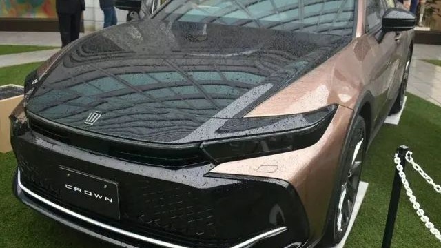 全新丰田皇冠驾到，一共发布四款新车，看样子时代真的变了