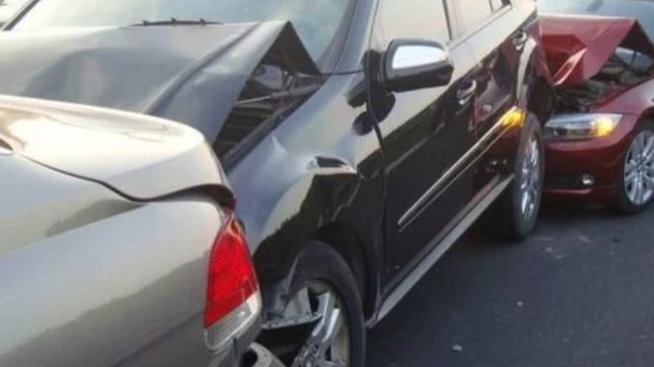 若前车突然刹车后车刹不住撞上去，前车要不要负责?弄懂少吃亏