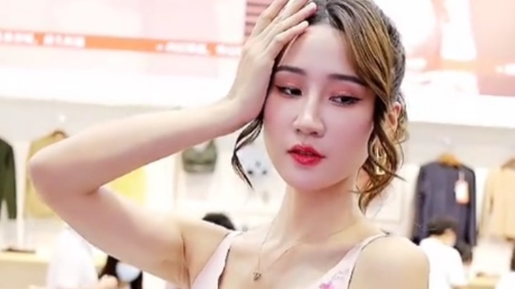 好看的美女模特，魔鬼身材