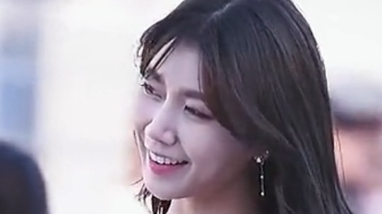 颜值美女车模小姐姐