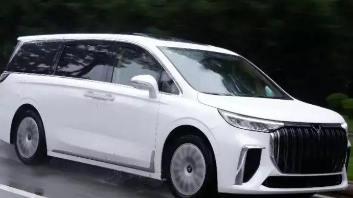 老司机总结4点雨天行车小技巧，新手可收藏！