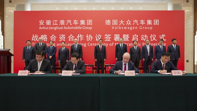 入股江淮 拿下国轩高科 大众汽车集团（中国）电动化进程加快