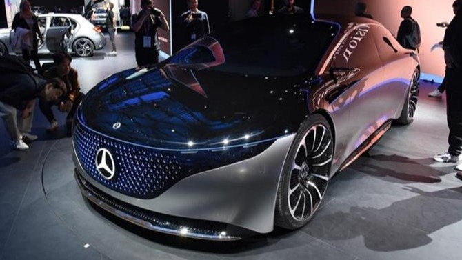 为转型筹集资金 戴姆勒将裁撤10%管理层