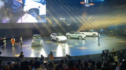 蔚来李斌：明年销量超雷克萨斯