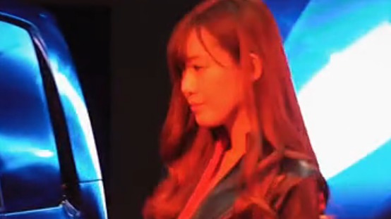 高清漂亮的车模小姐姐