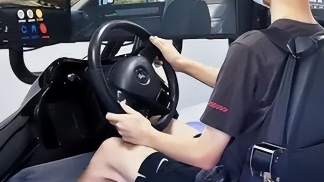 大学生学驾照能有多搞笑，教练的暴脾气失效：遇上你是我要渡的劫