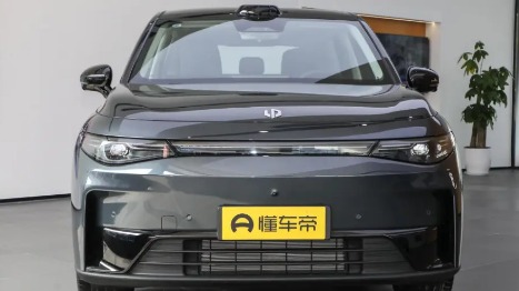 比亚迪宋PLUS 荣耀版对比零跑C10，谁更值得买？