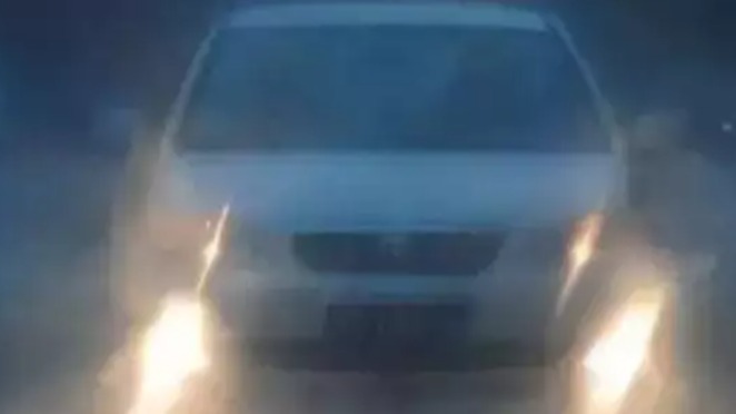 下雨的时候打双闪还是开雾灯呢？很多人都分不清楚