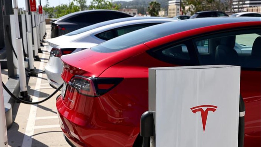 特斯拉市值跌破5000亿，创两年新低，马斯克钟爱推特坑苦了它?