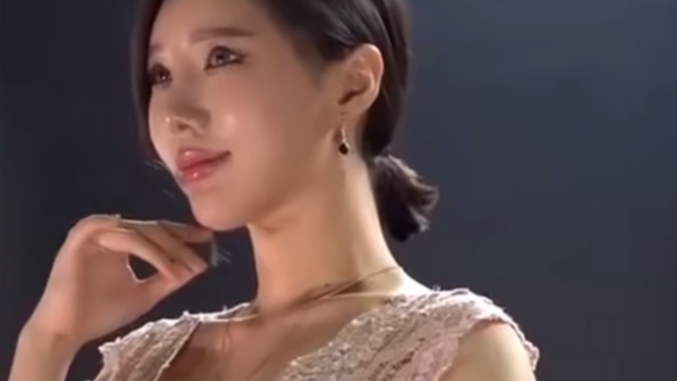 女神车模，丰满身材，人见人爱！