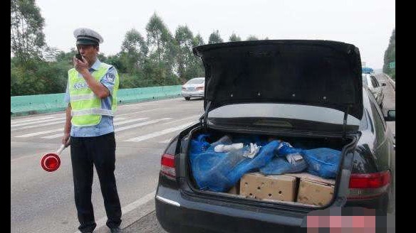交警通知：后备箱严禁出现四类物品，抓到罚500后果自负
