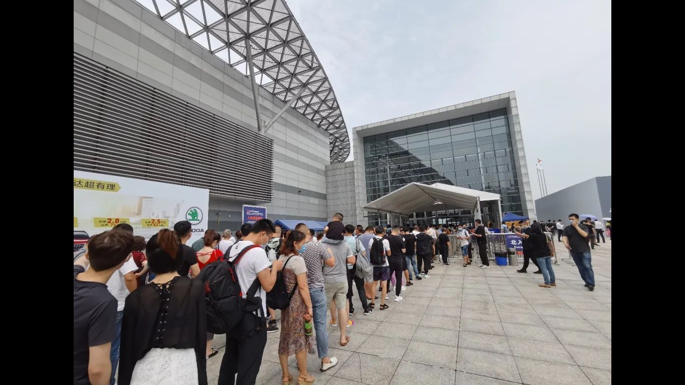 重庆车展花式吸睛 优惠券就算了 发放火锅券才是山城本色