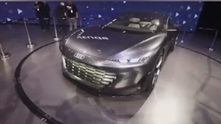 买它图个啥：现在造车不仅轴距能伸缩 就连方向盘都没有了