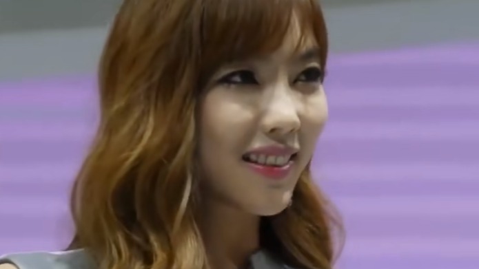 实拍韩国车模，高挑个头魔鬼身材，娇艳欲滴模样看得人脸红心跳