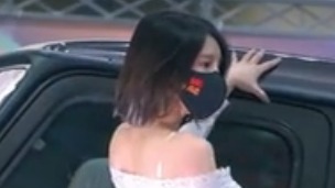 韩国顶级车模大显身材