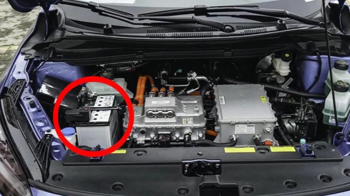 几天没开就着不了车？这小故障很麻烦 电车油车都可能遇上！