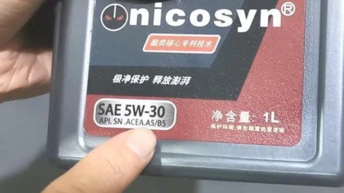 车子到底换什么机油好？喵哥教你选机油四大原则，不怕踩坑