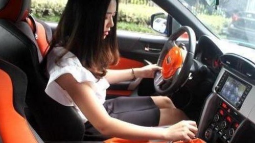 自动挡停车时，是先拉手刹还是先挂P挡？看完你就知道了