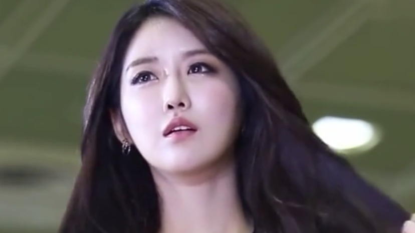 车模小姐姐好漂亮啊，从没见过这么美的女神