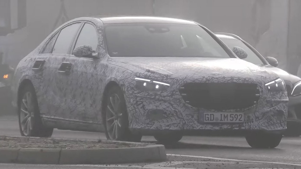 曝全新奔驰S级谍照 采用隐藏式门把手/明年发布