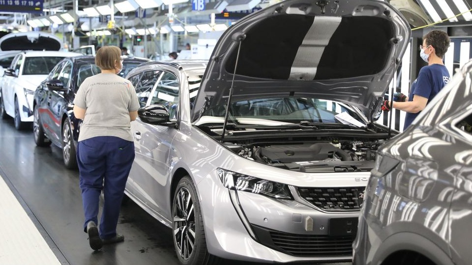 Stellantis将投资1.6亿欧元在2025年生产纯电S