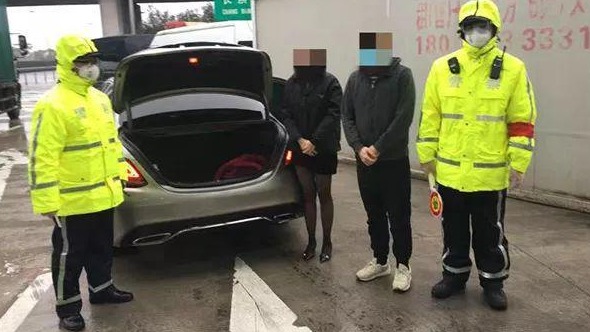 藏在后备箱里进城，居然成真了！