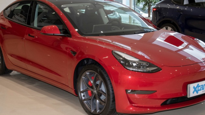 马斯克：降价来维权，涨价时也没补差价