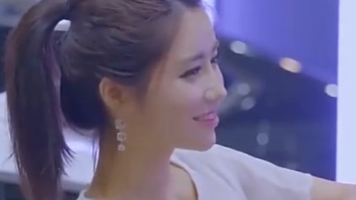 马尾辫英气十足，宛如邻家姐姐般迷人！