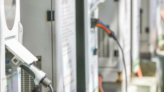 “濒死”之时，再试试新能源