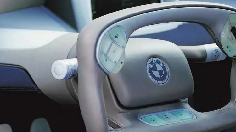 你能接受异形方向盘吗