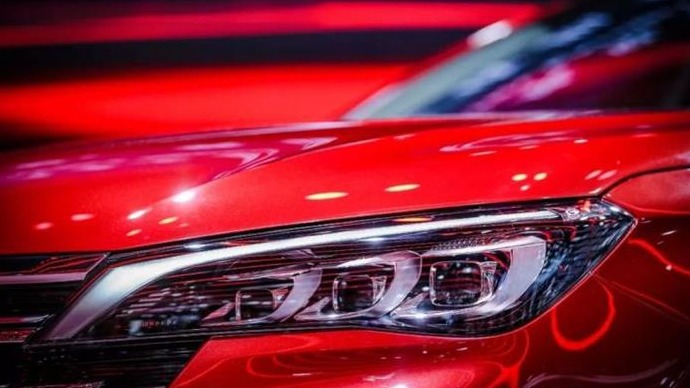 “最严”交规出台 转弯必须打开转向灯