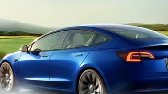 不要命了？特斯拉司机开自动驾驶后在方向盘上睡觉