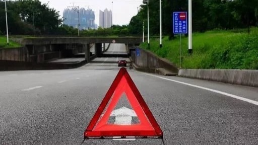 汽车若是被追尾，记得要说2句话，不然有两项赔偿就没了