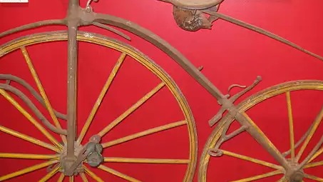 自行车的稳定性这件事，并不像我们看上去那么容易