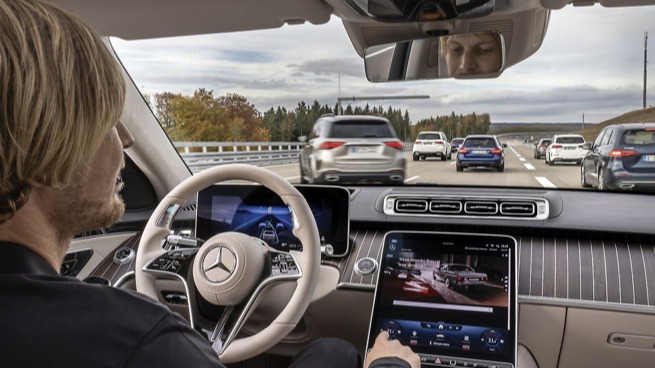 抢占“中国自动驾驶第一城”，上海设5000亿KPI