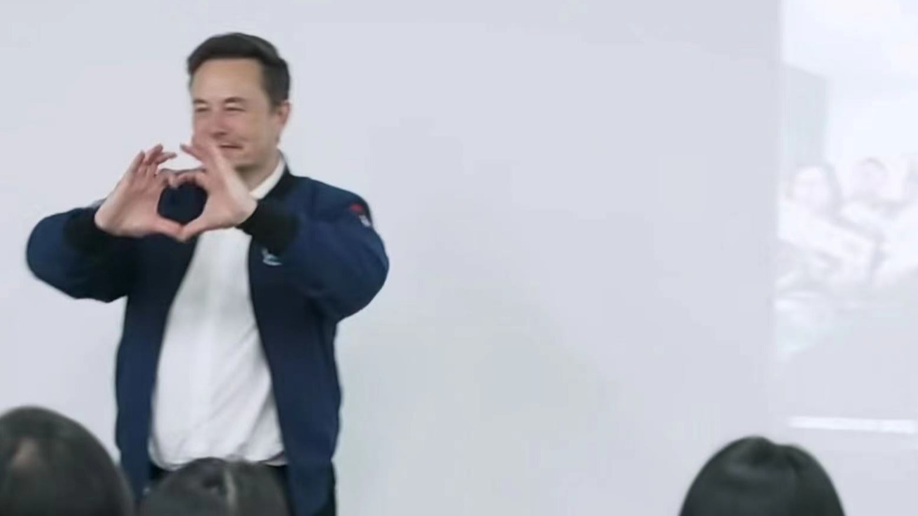 马斯克参观特斯拉上海工厂 向员工比心致谢