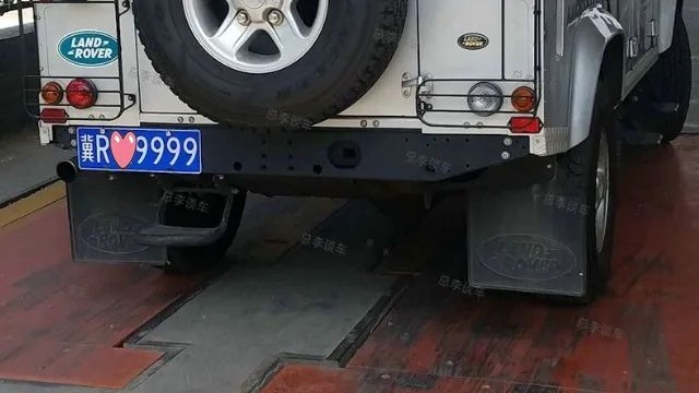 葛优的硬派老路虎，一辆车开十几年，车牌比较霸气