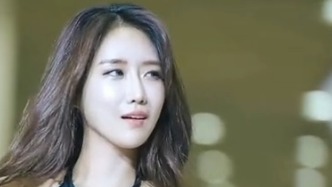  长腿美女车模小姐姐  