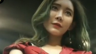  韩国女模特红加白  