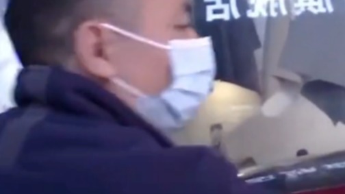 小伙花3880元买全车车膜，车膜竟被掉包，小伙：跟塑料纸一样