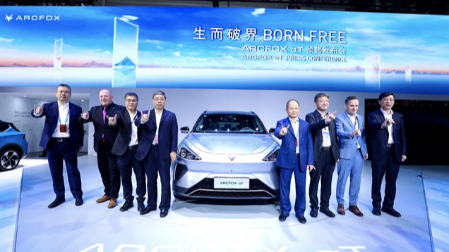 2020北京车展|653km超长续航 “极狐”ARCFOX αT 25万起开启预售