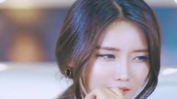 韩国顶级车模很皮 很可爱