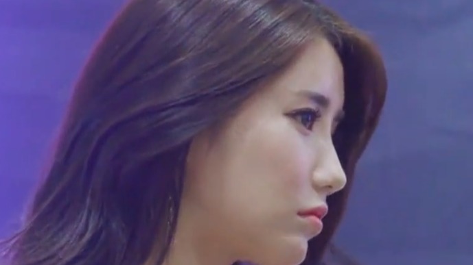 车展上最特别的一个美女车模，观众的手机都没停过！