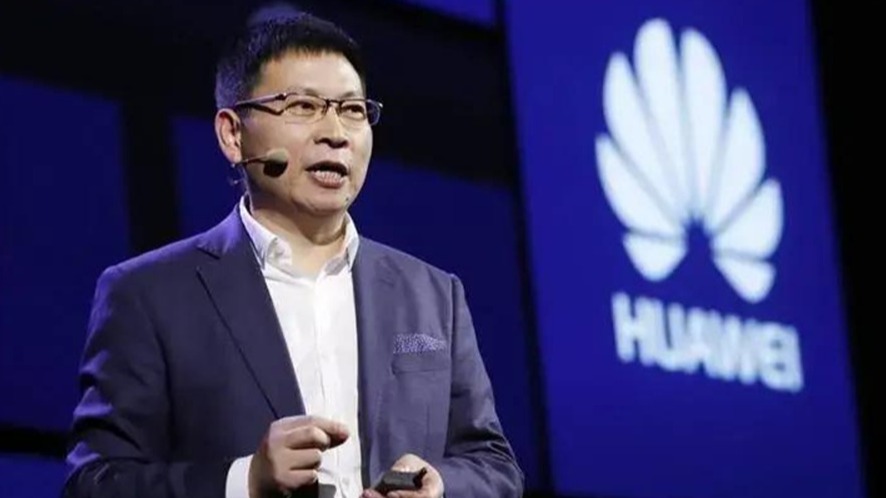 “骑士”李瑞峰单挑余承东 传统车企扬起旗帜怼“门外汉”？