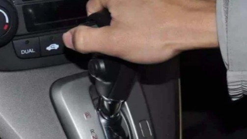 私家车最怕这4大驾驶习惯，新手老手都得注意，沾上一个发动机遭殃