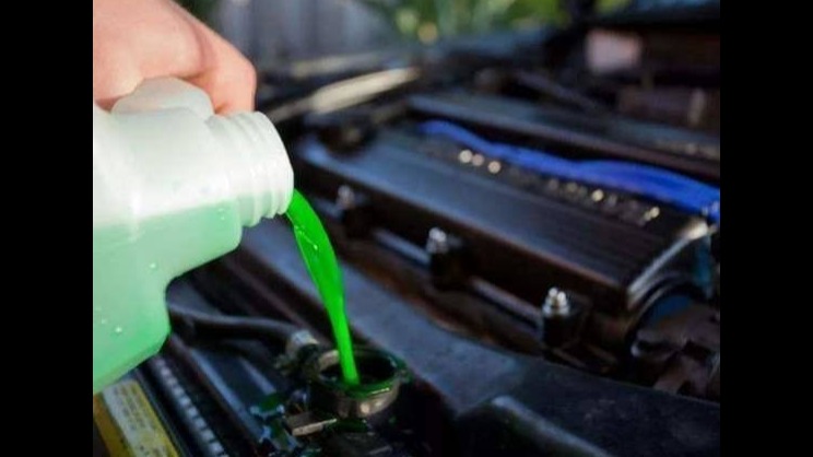 汽车自带的防冻液能用多久？太久不换，就要小心了