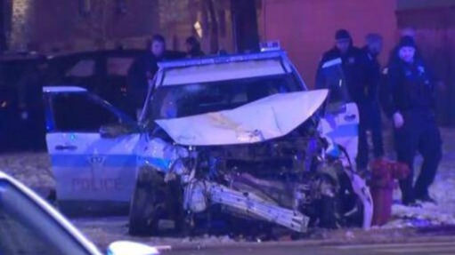 芝加哥两警车相撞6名警员受伤 其中1人伤势严重