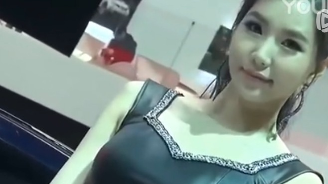 韩国车模 性感迷人