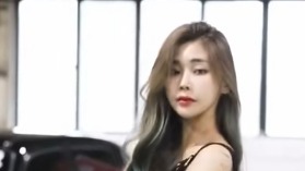 美女车模火辣热舞