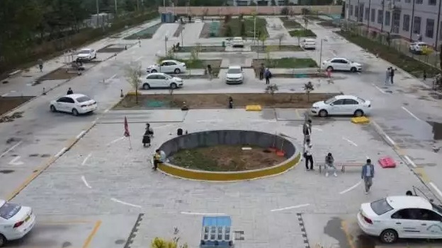 驾考井喷，驾校加开“夜训”，一天17小时连轴转